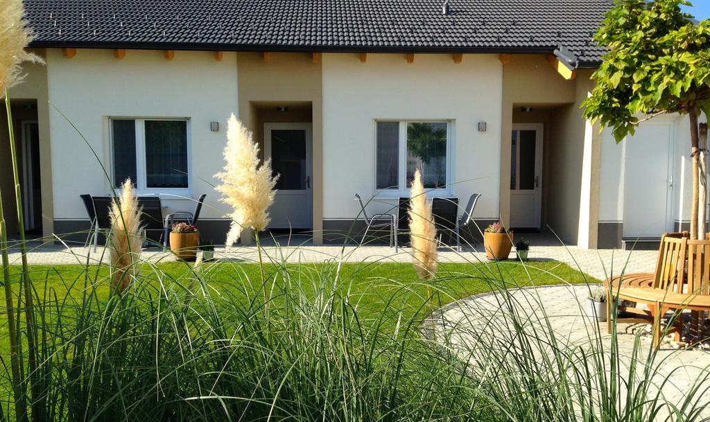 Ferienwohnungen Lass Frauenkirchen Exterior foto